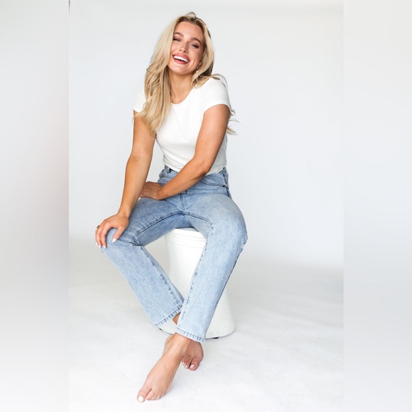 NWT Pink Lily Light Wash Mom Jeans - Picture 2 of 12